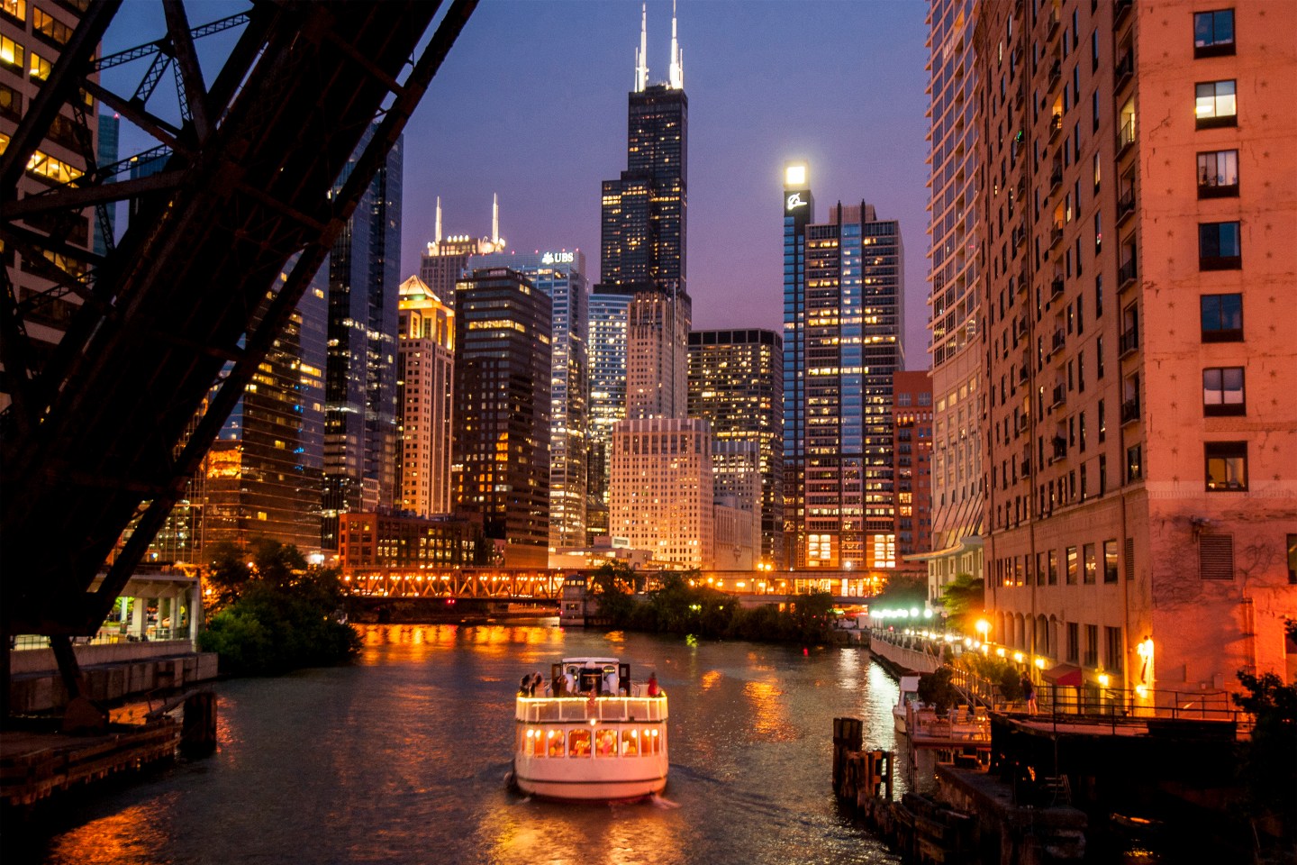 chicago-skyline-river-workplaces