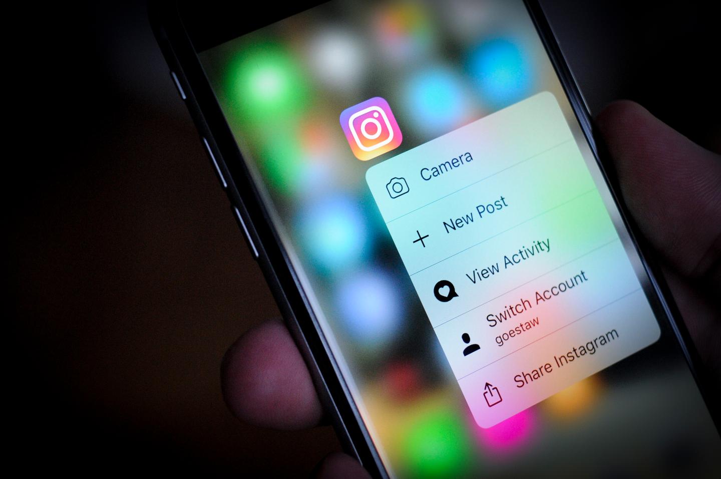 Social Media on Portable Devices