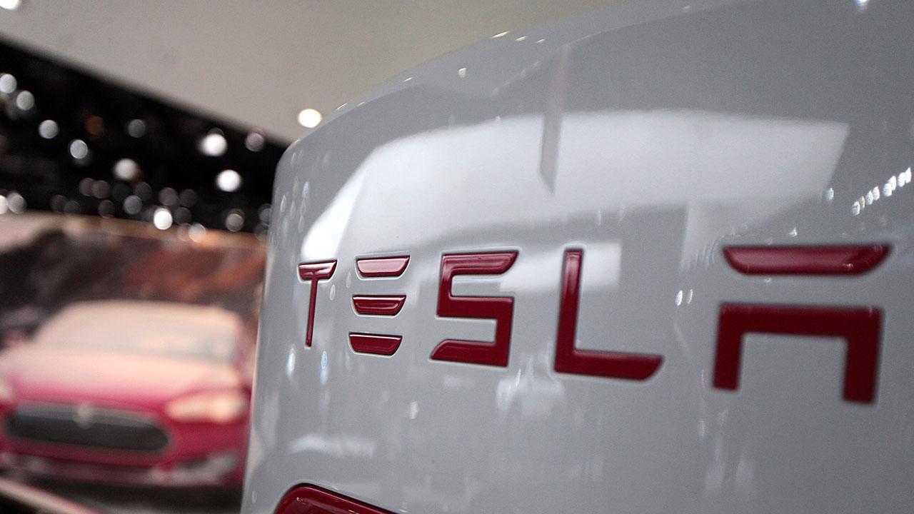 Tesla in Autopilot Mode Crashes Into Parked Police Car in California