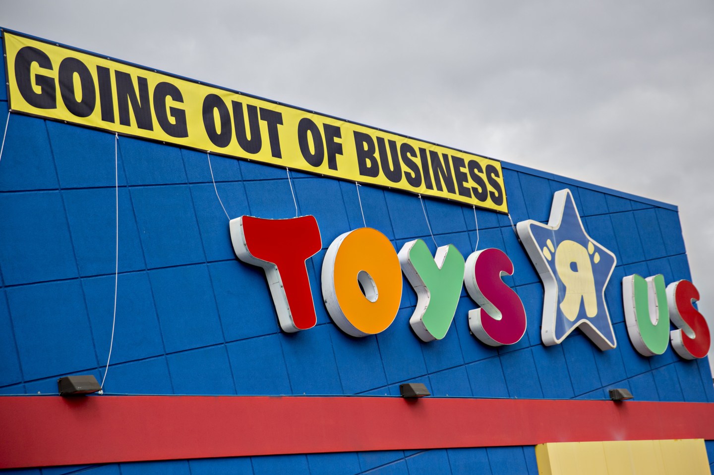 A Toys 'R' Us Store As Company Gets 11th-Hour Bid From Little Tikes's Larian