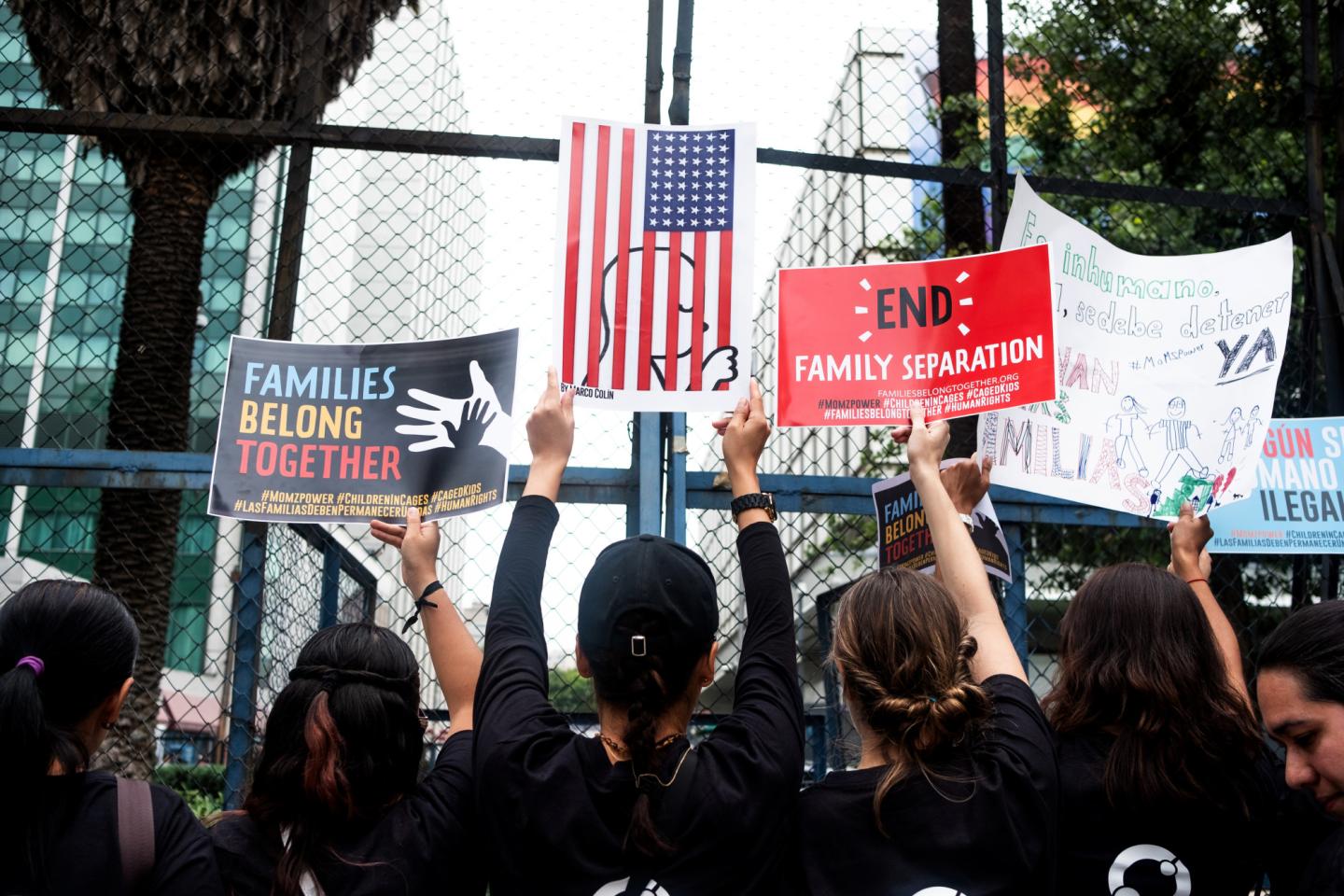 Judge Orders U.S. to Reunite Immigrant Children and Parents