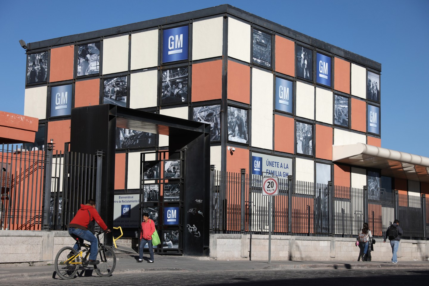 GM Ignores Trump Call for U.S. Jobs by Building Blazer in Mexico