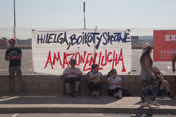 Strikers waiting at one of the exits and entrances of