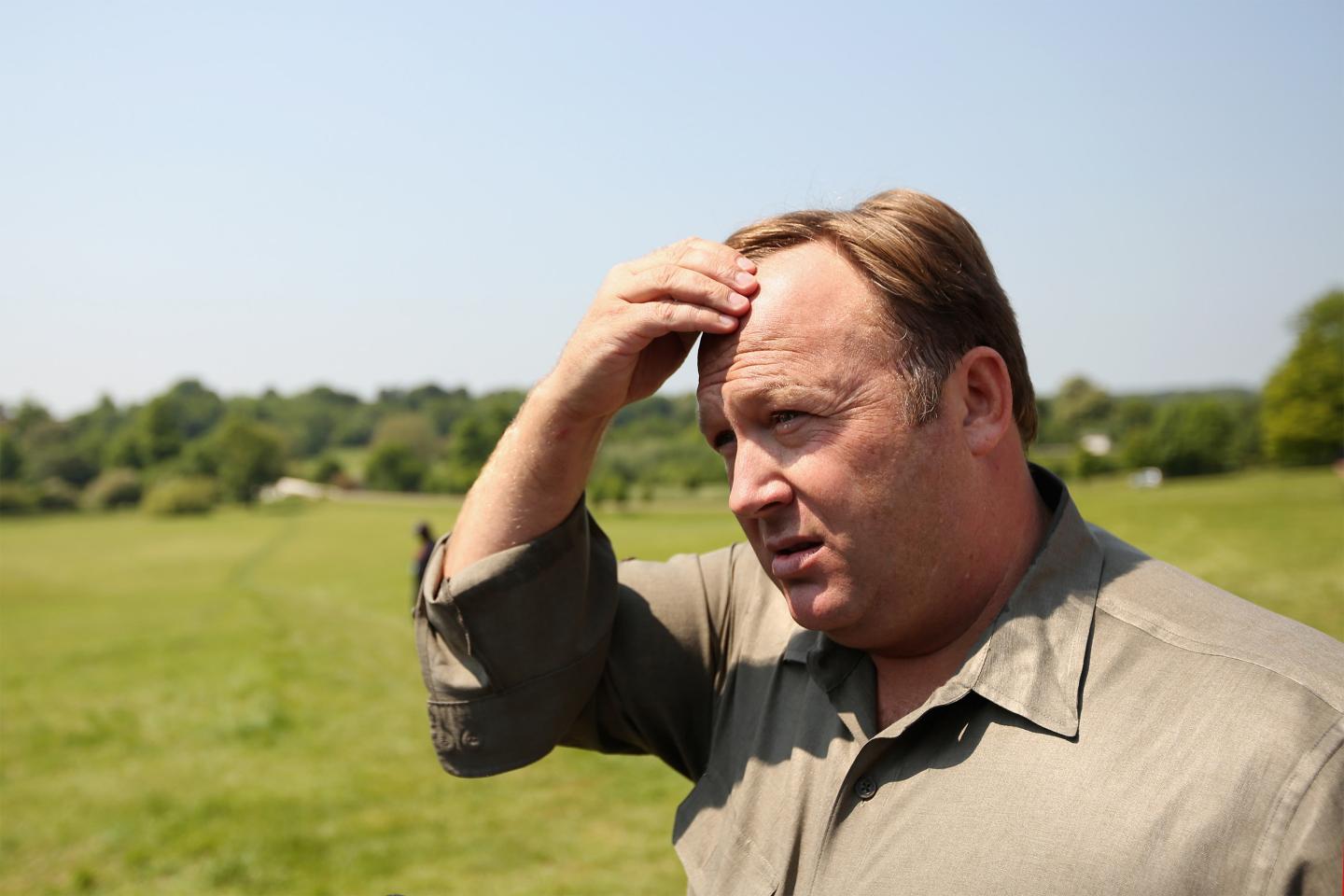 facebook-supends-alex-jones