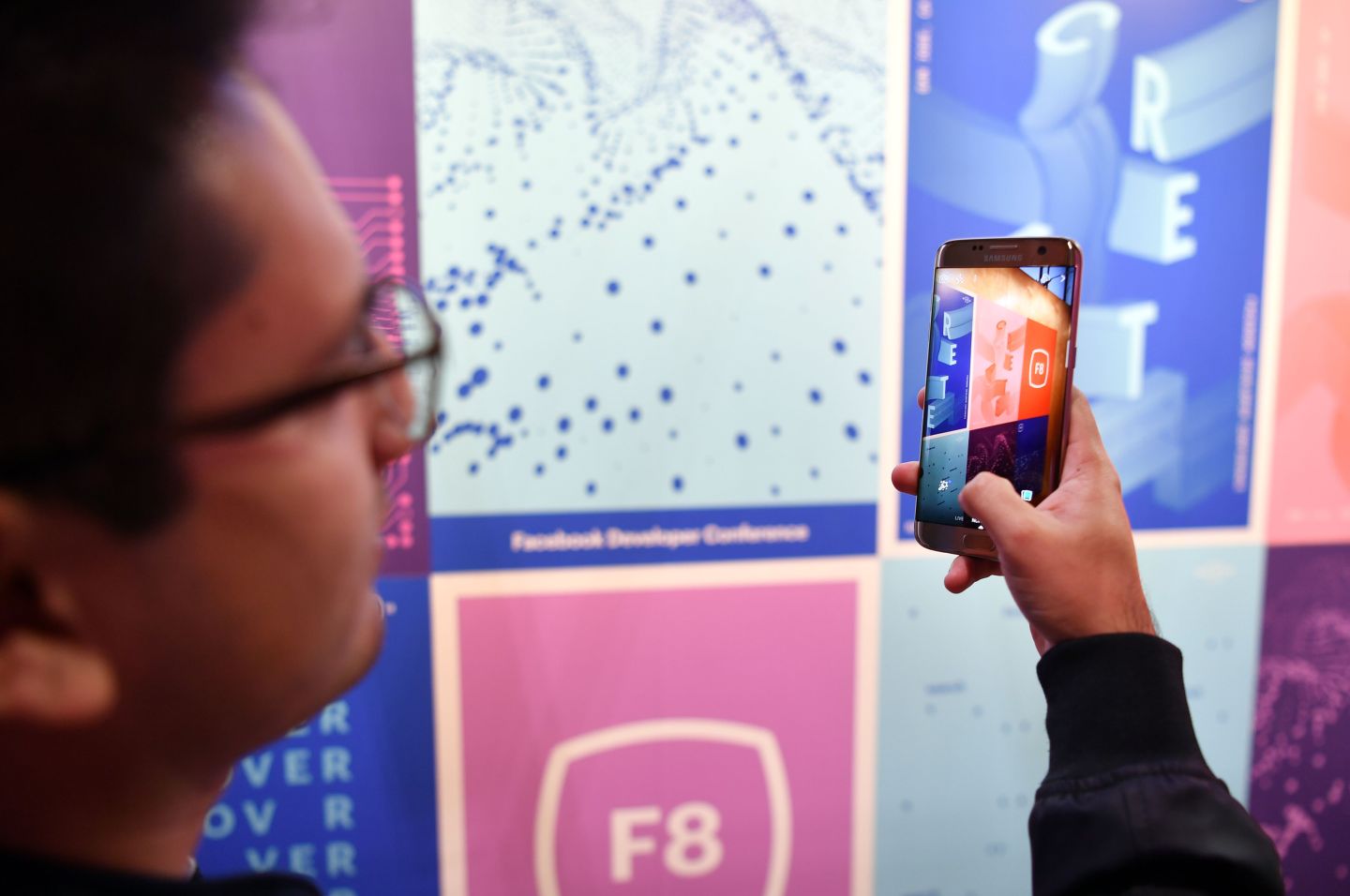 Facebook is testing augmented reality ads in the News Feed.