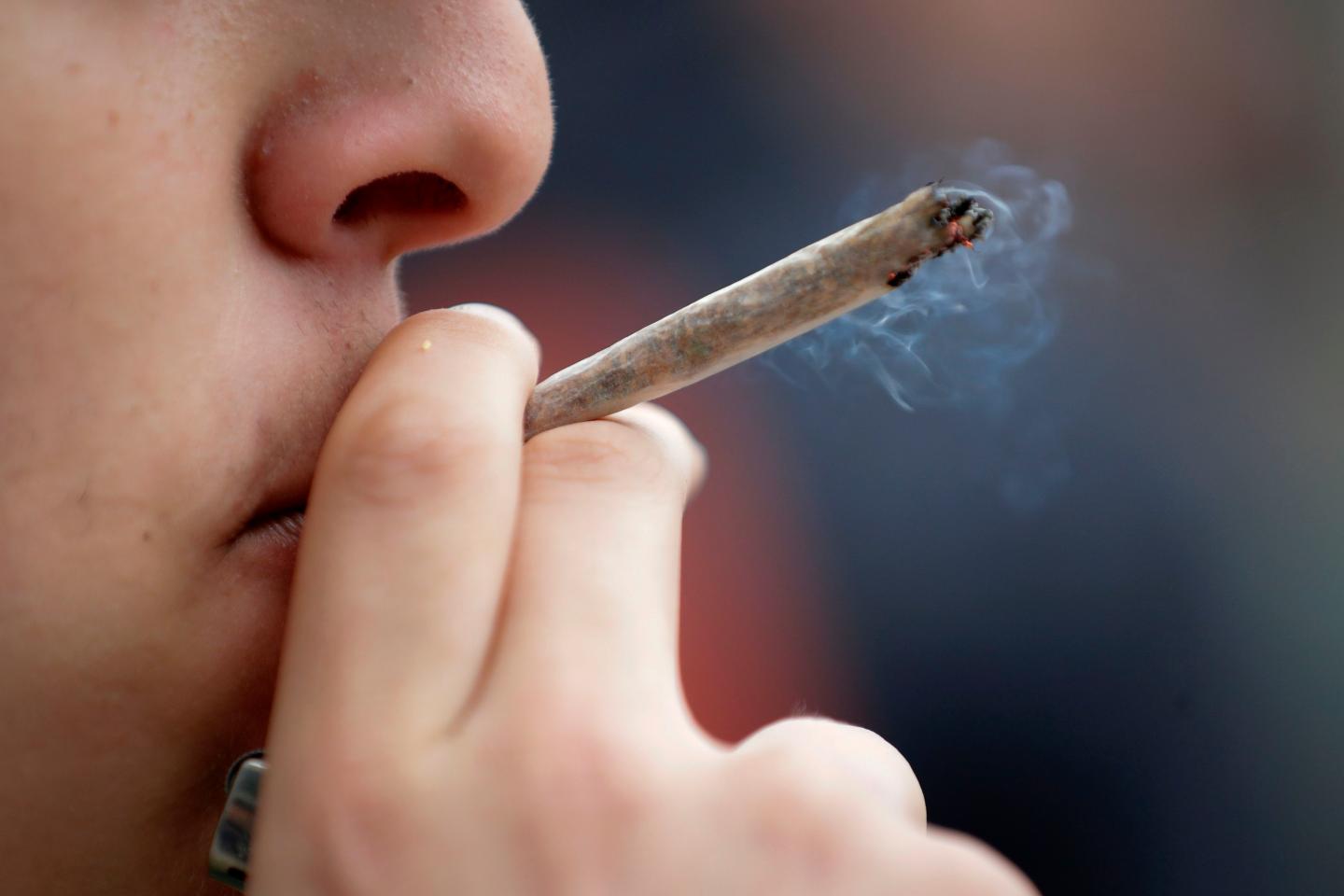 FRANCE-DEMO-DRUG-CANNABIS
