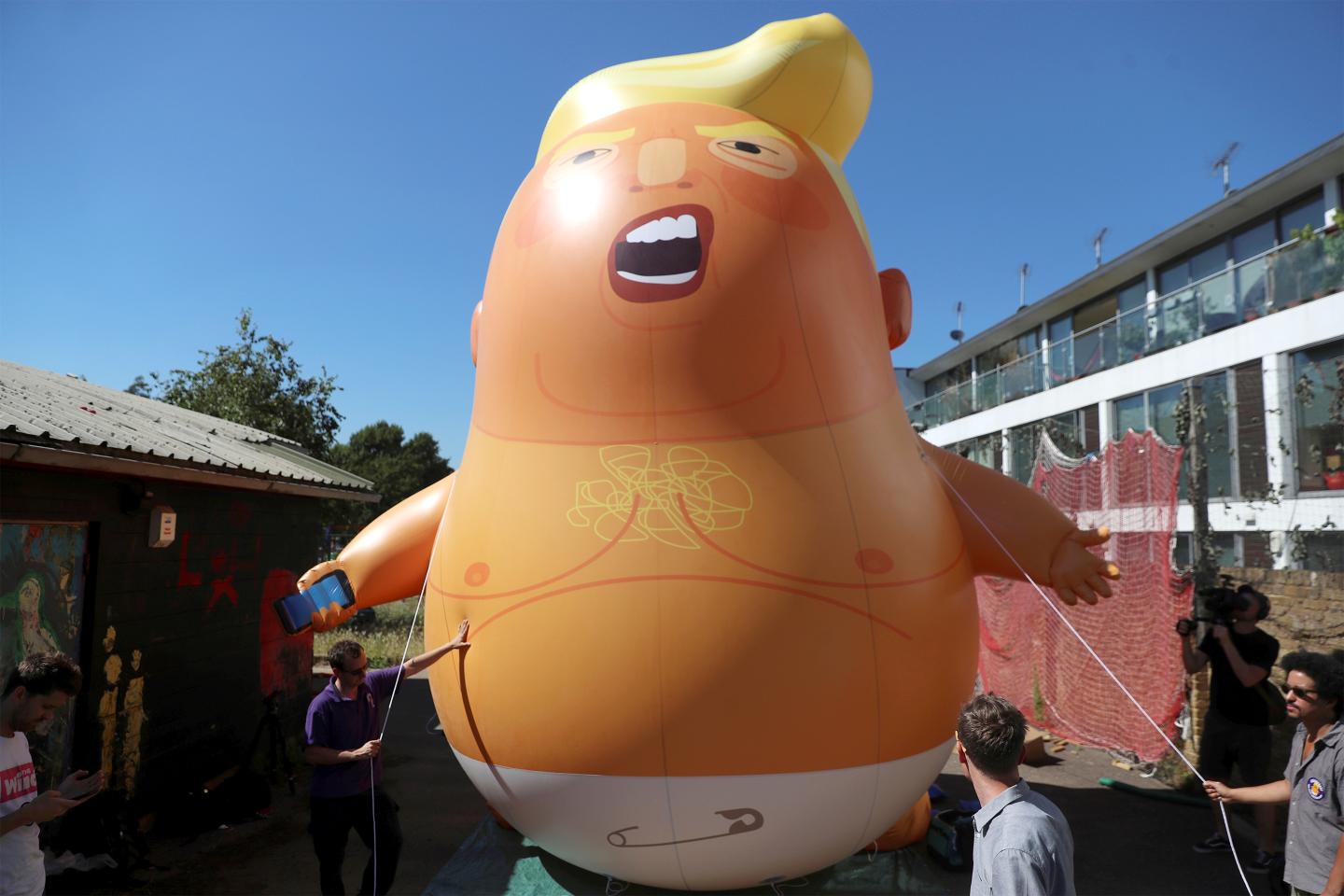 trump-baby-blimp-london