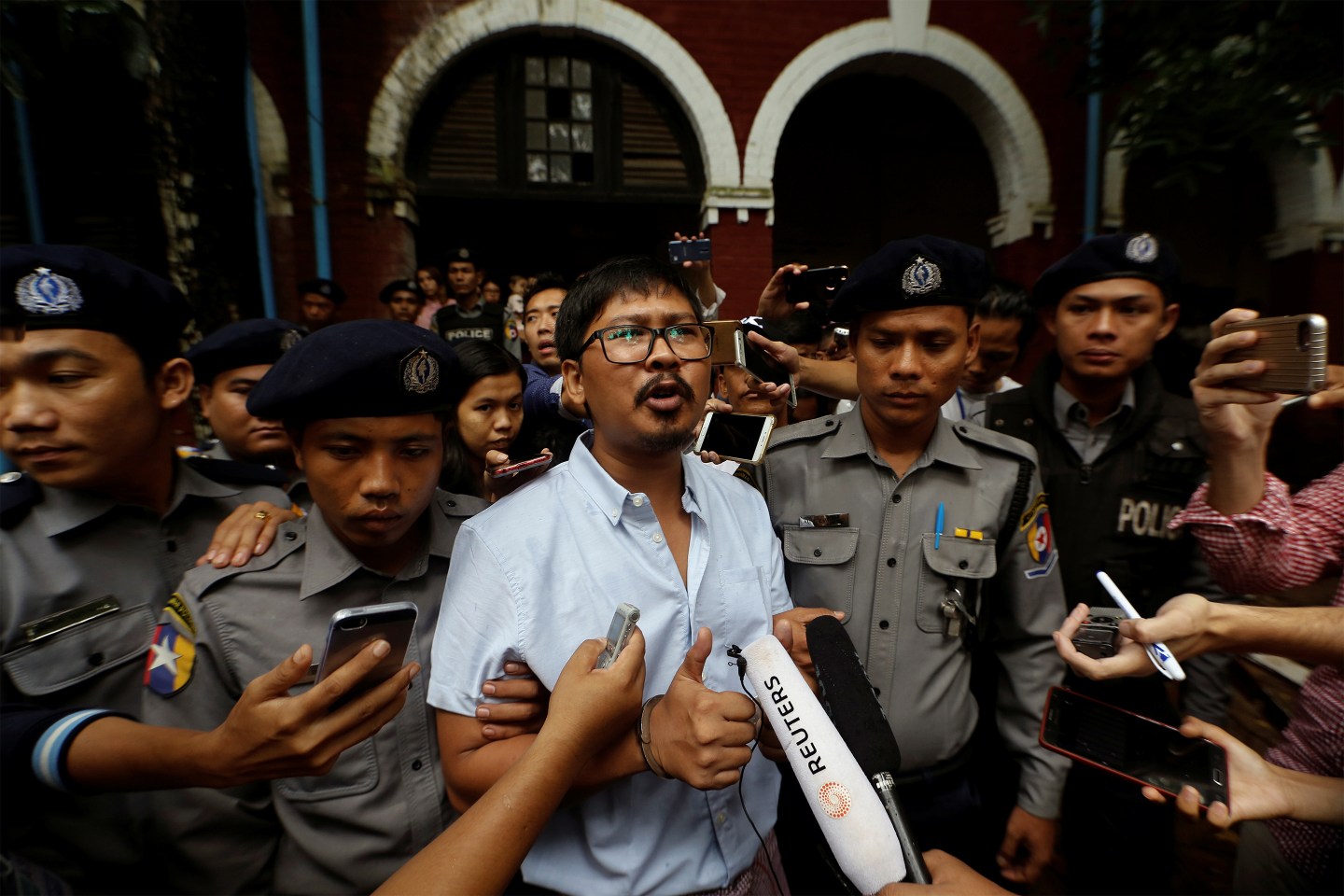 wa-lone-myanmar-journalist-detained