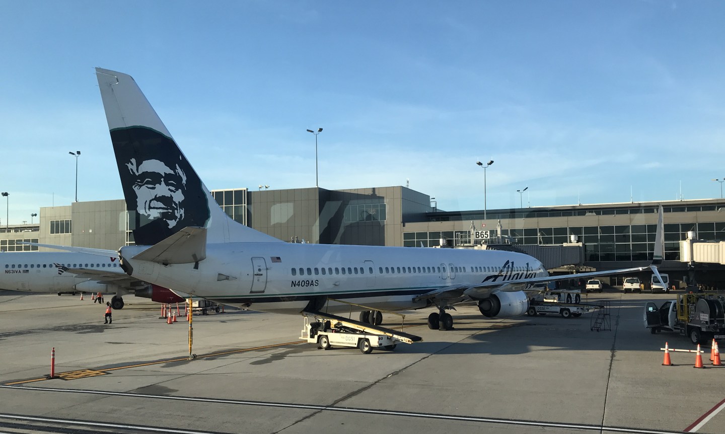 alaska-first-class-preflight-drinks