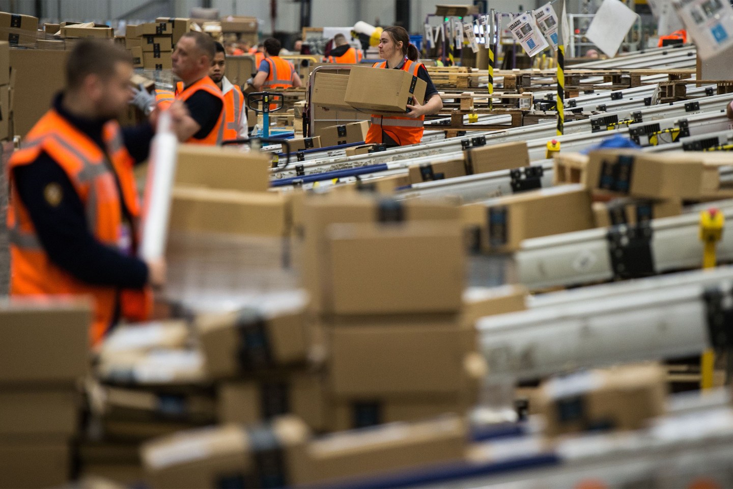 amazon-warehouse-employee