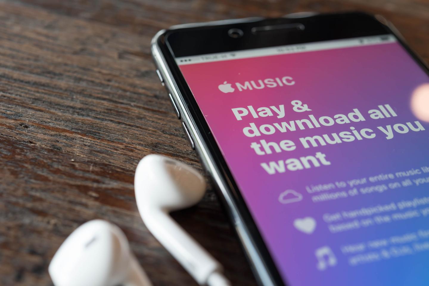 apple-music-headphones