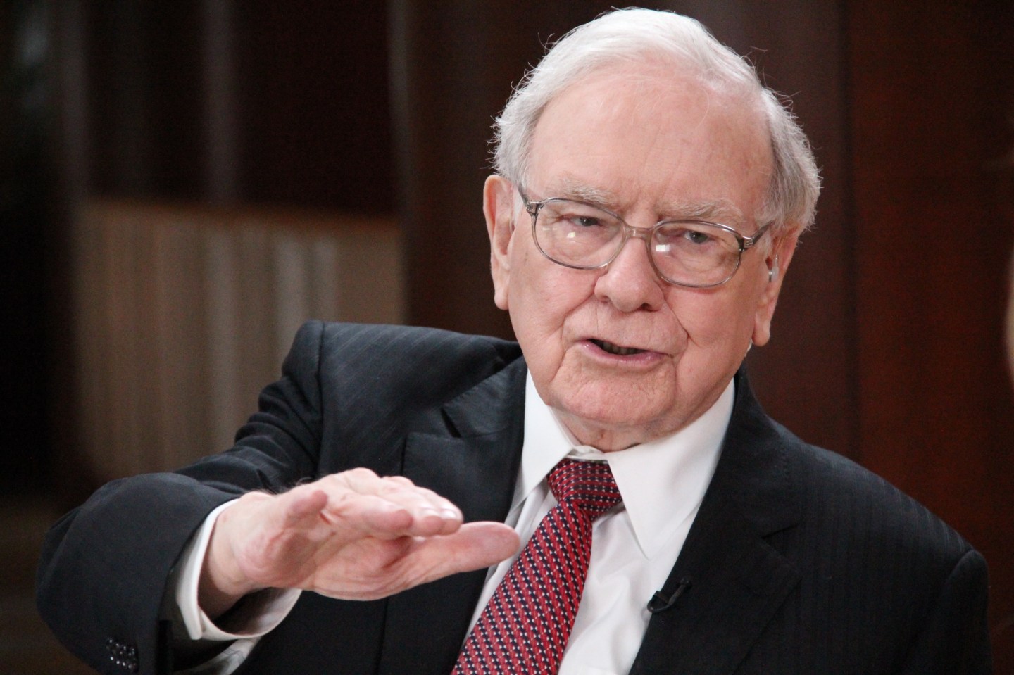 Warren Buffett doesn't think Twitter has helped Elon Musk much.