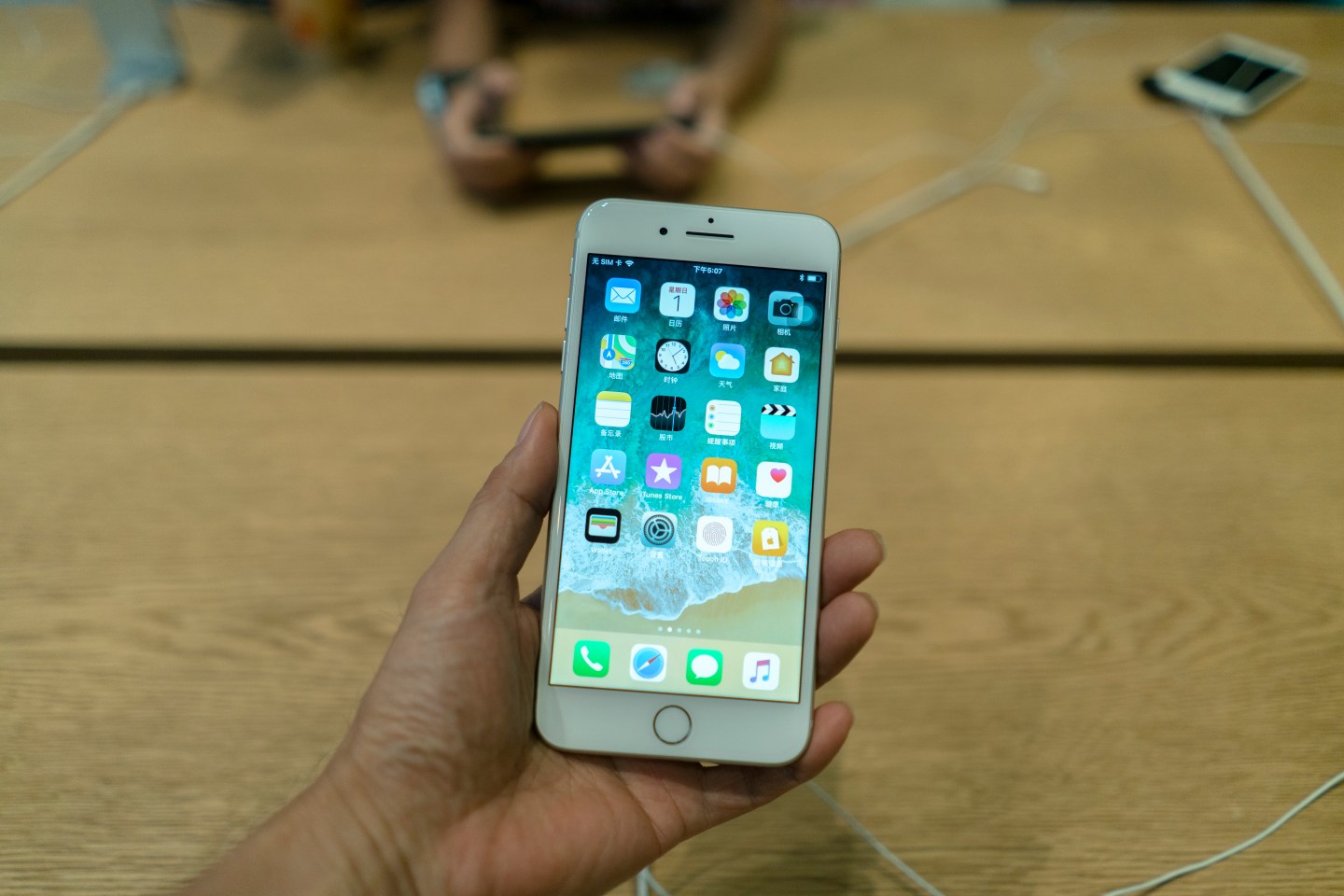 Chinese customers are trying the new iPhone 8 in an Apple