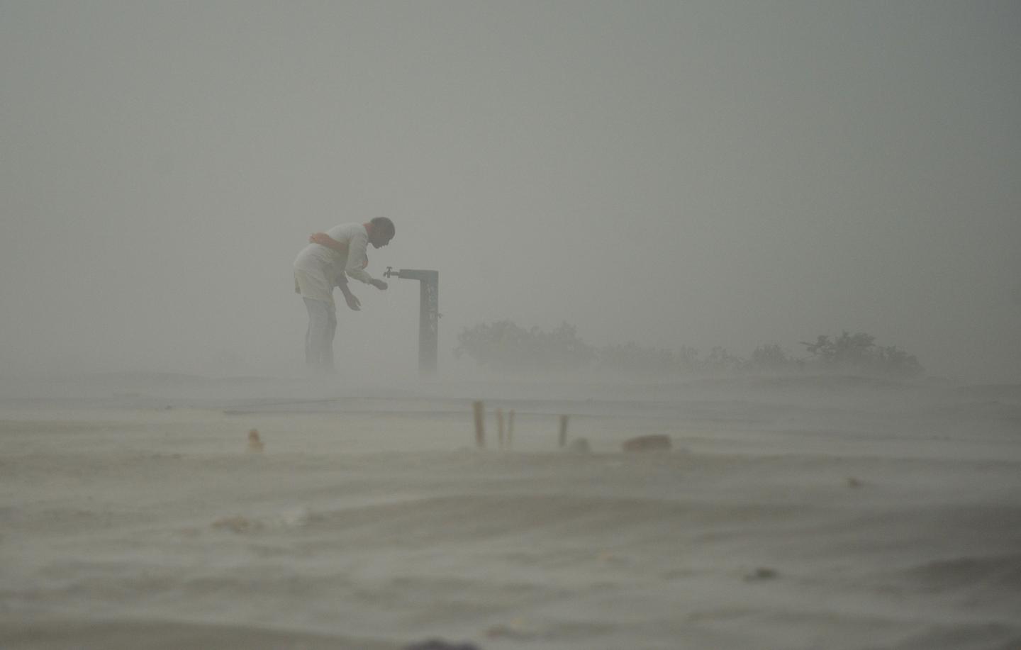 TOPSHOT-INDIA-RELIGION-HINDU-DUST