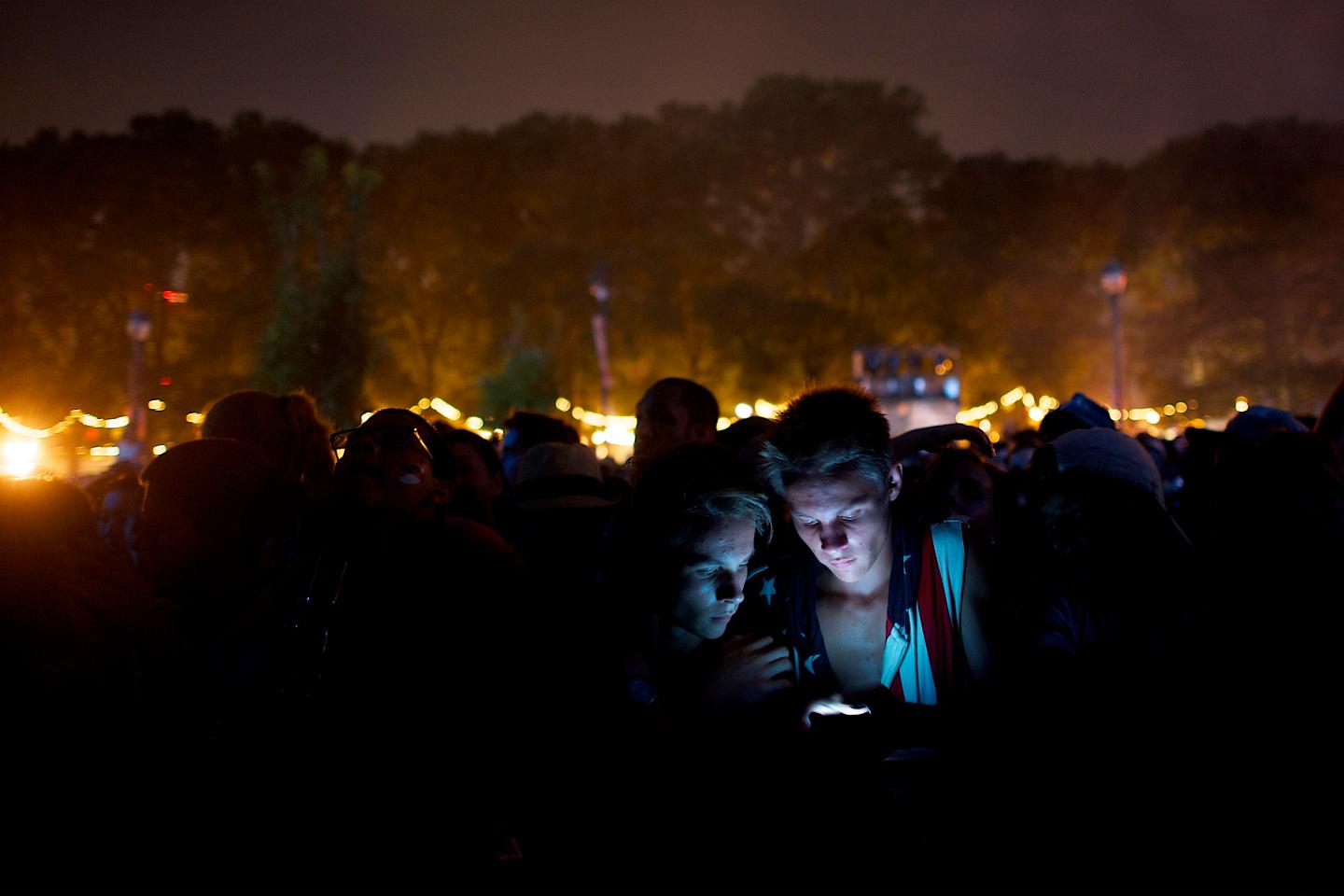 phone-light-night