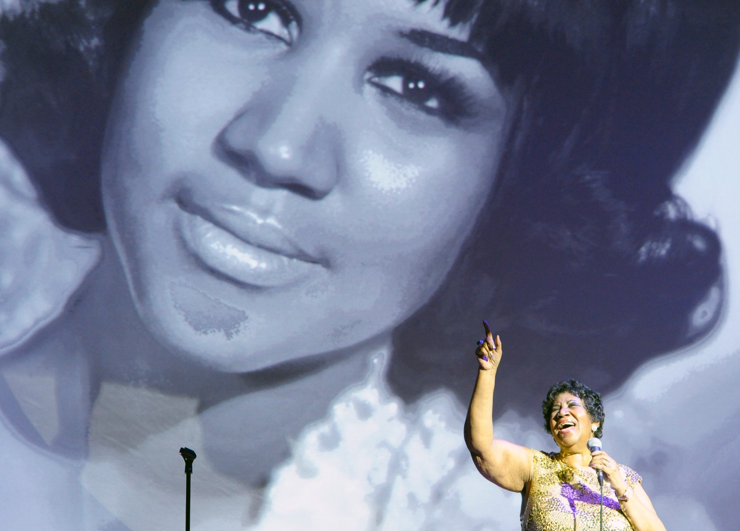 Aretha Franklin sings