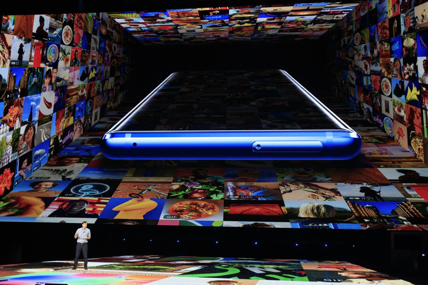 Samsung Unveils New Galaxy Note Smart Phone