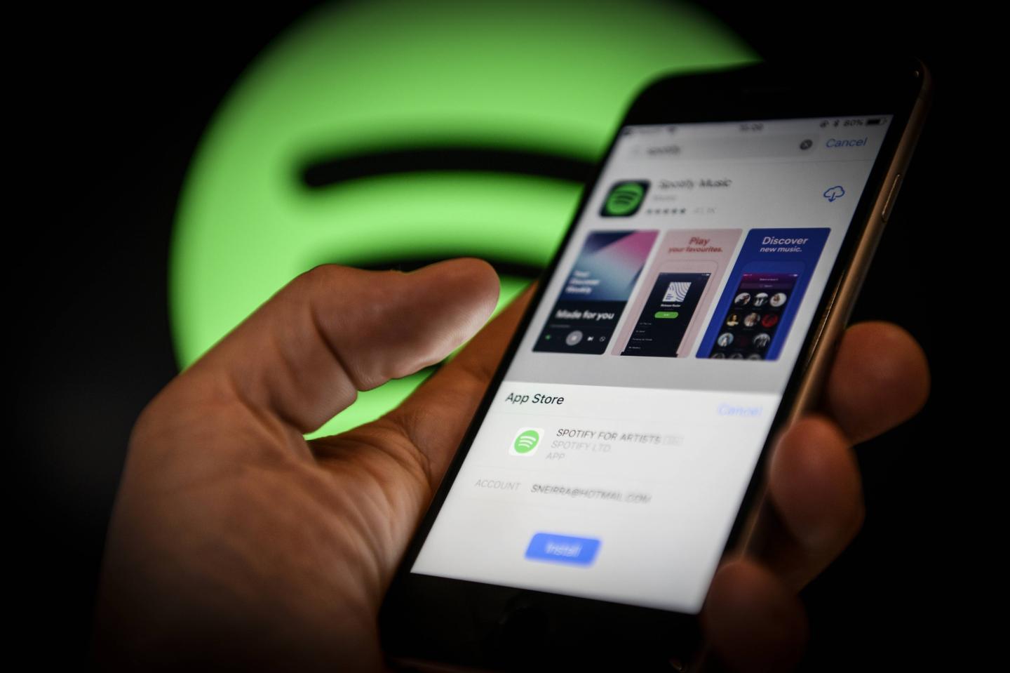 iPhone payment and music applications