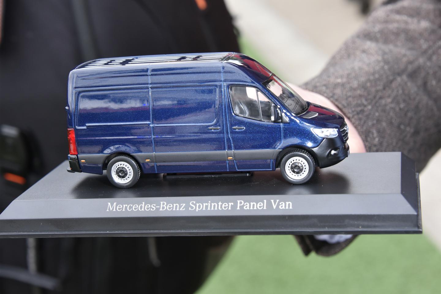 amazon-mercedes-benz-vans