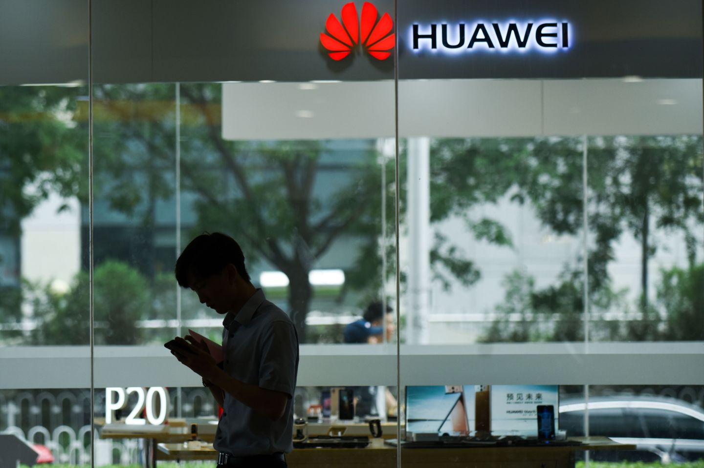 CHINA-TELECOMMUNICATION-HUAWEI-MOBILE-SAMSUNG-APPLE
