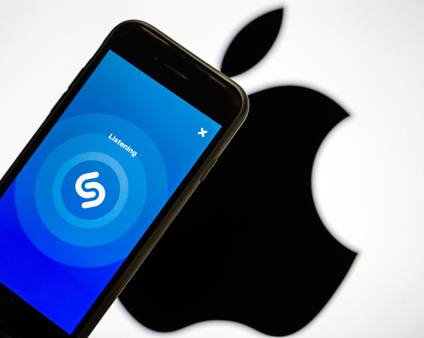 Apple and Shazam applications