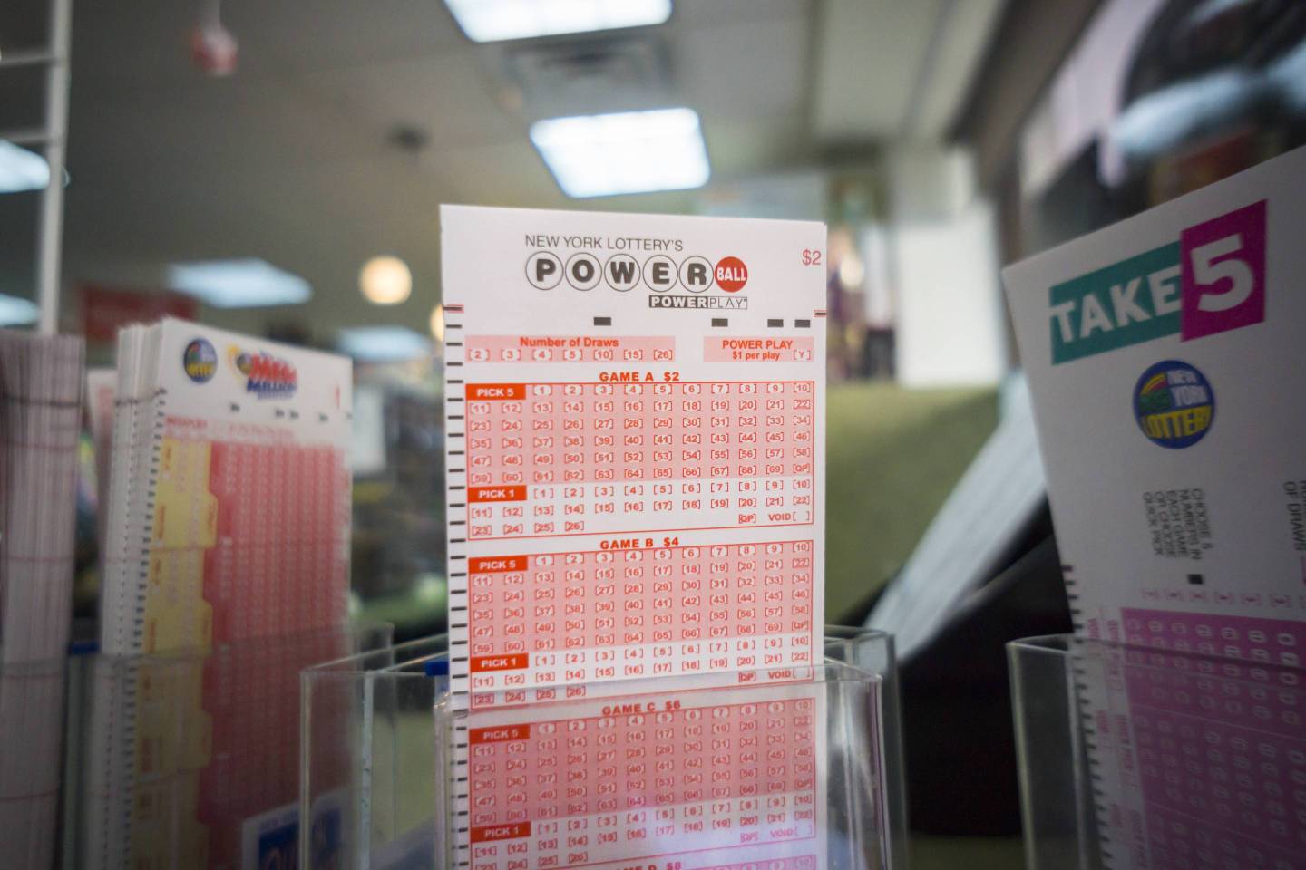 Powerball lottery jackpot reaches a record $1.3 billion