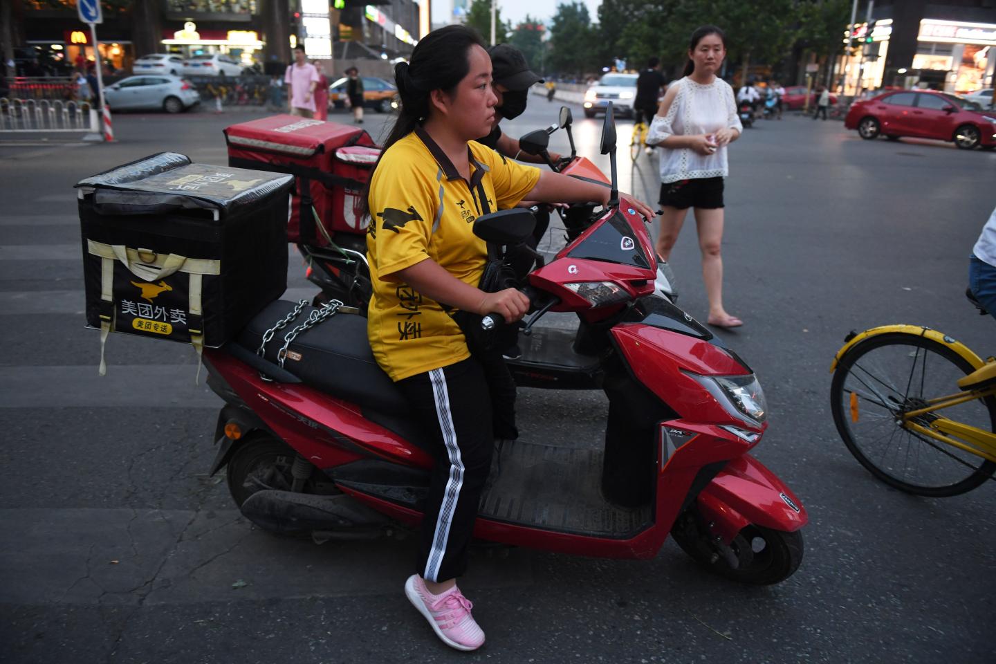 Meituan-Dianping delivery on motorbike