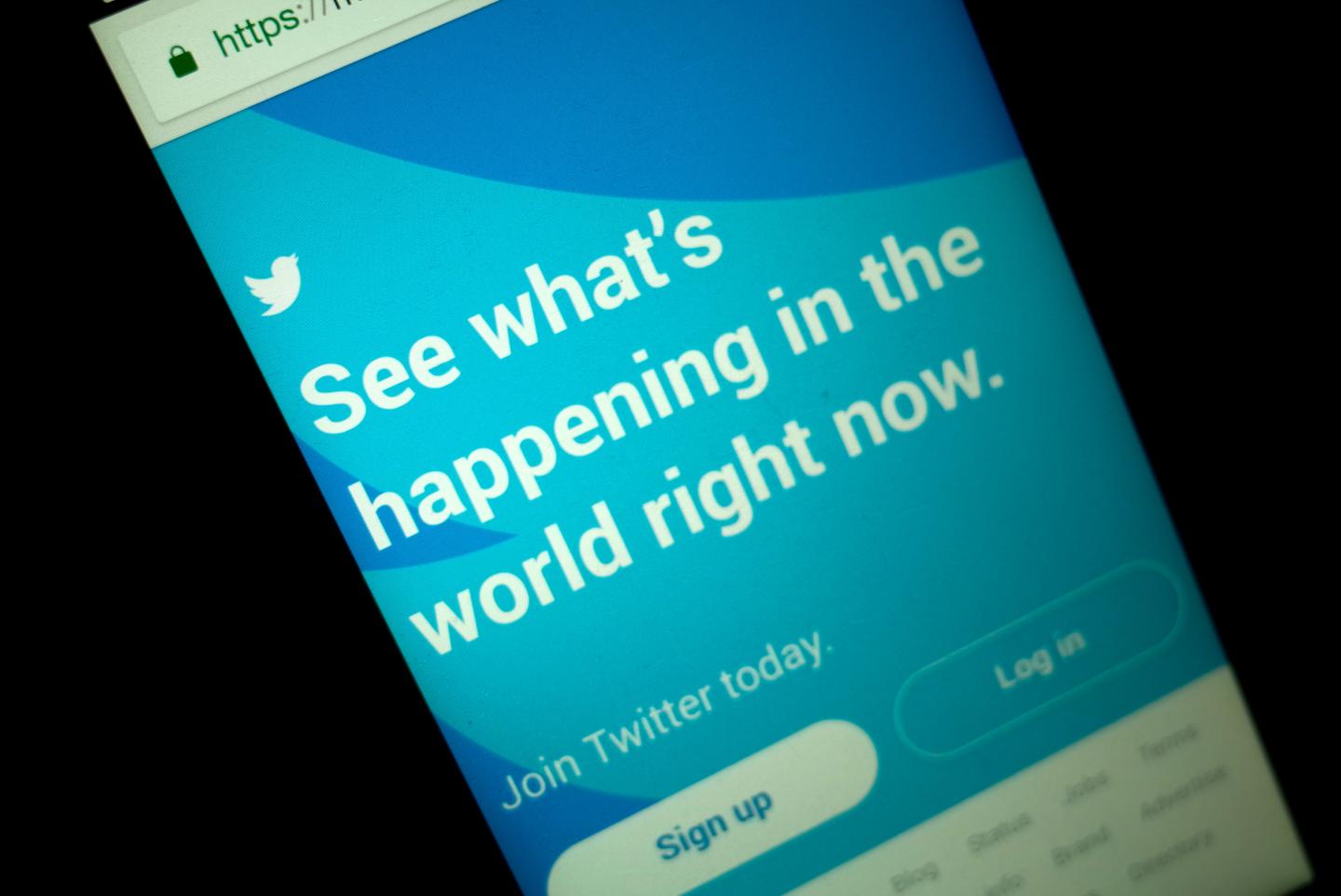 Twitter Notifies Almost 700,000 Users About Russian Tweets