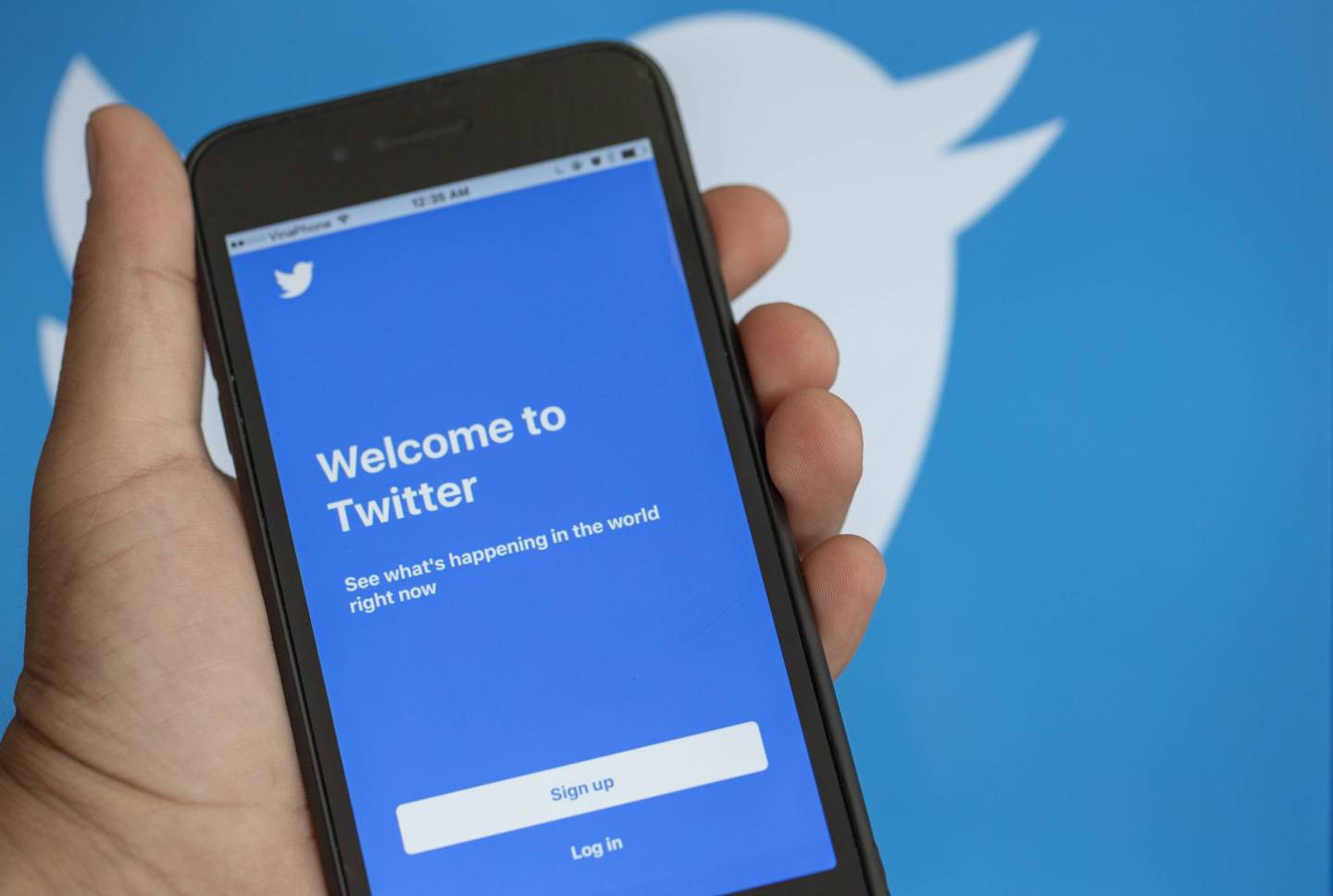 'Twitter' online news and social networking service application