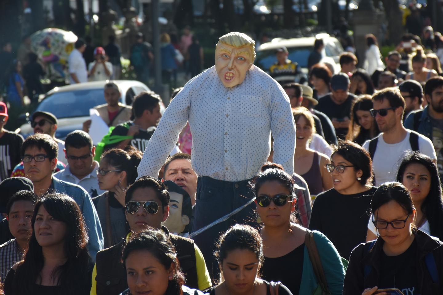 Mexicans Welcome Migrant Caravan