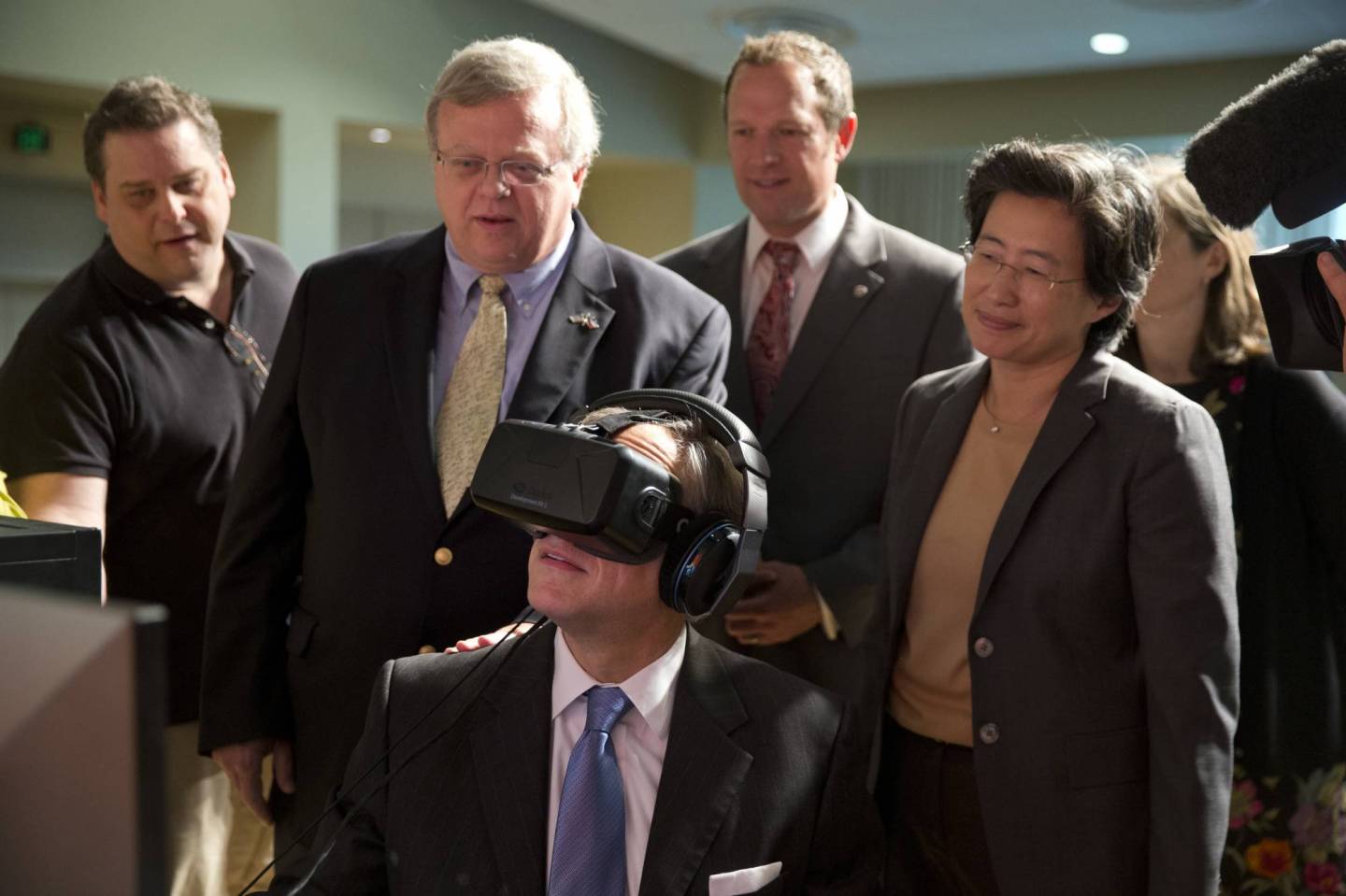 Texas Gov Greg Abbott tries Virtual Reality