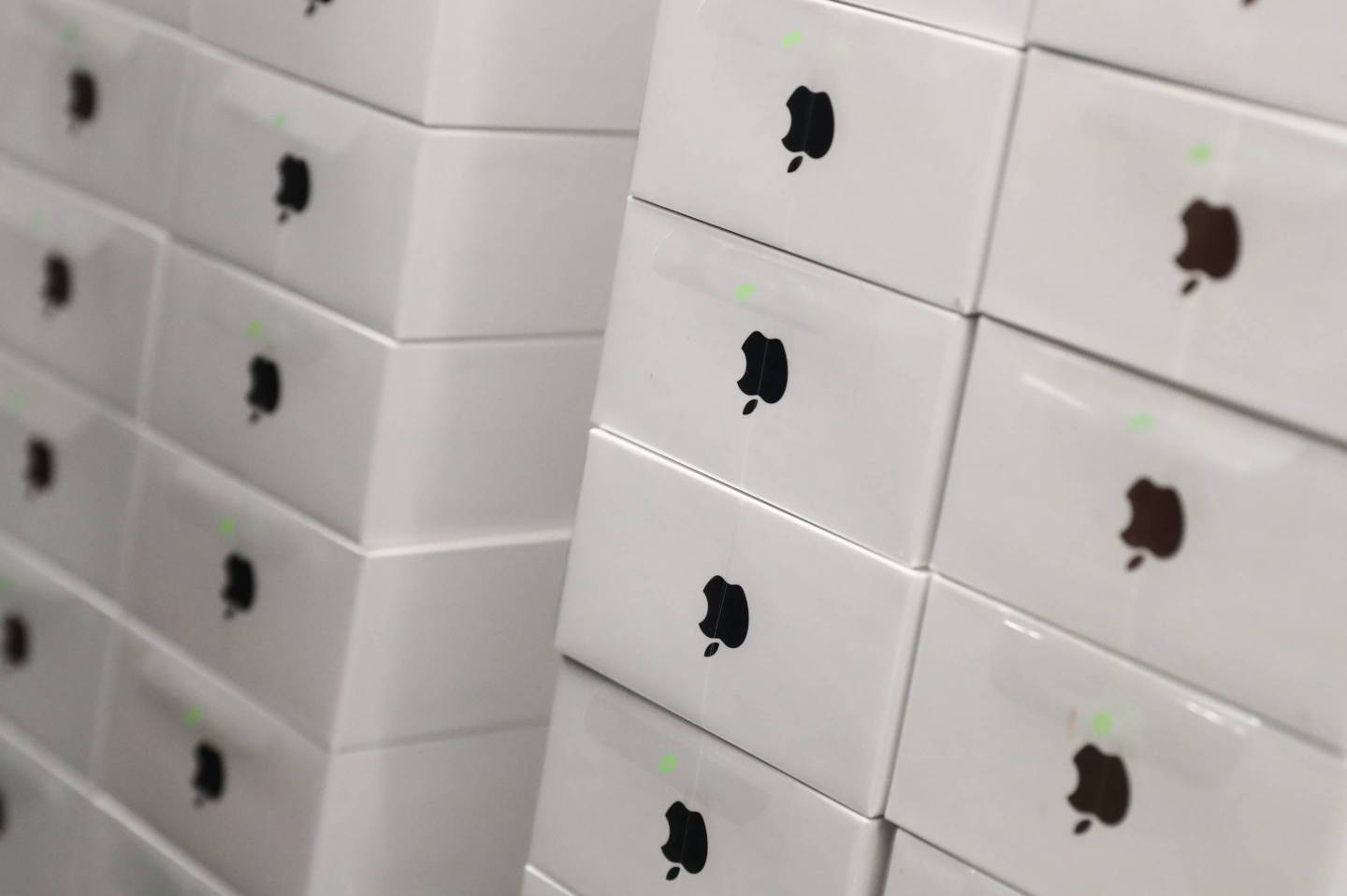 Apple iPhone XR Preorders