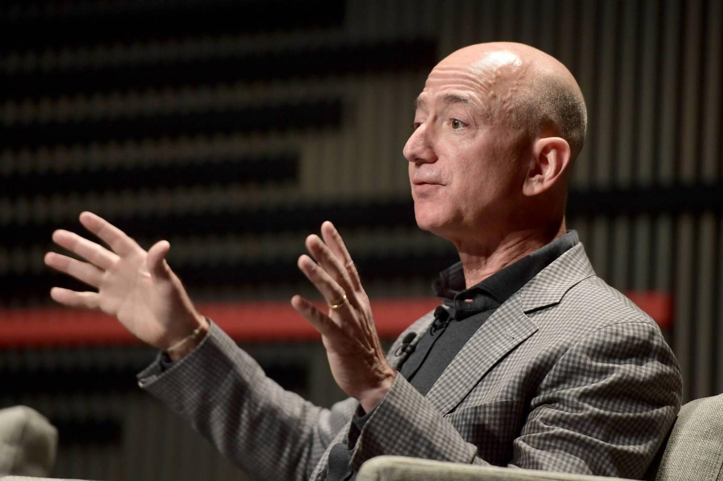 Amazon CEO Jeff Bezos tops the tech giants in American's confidence in leadership.