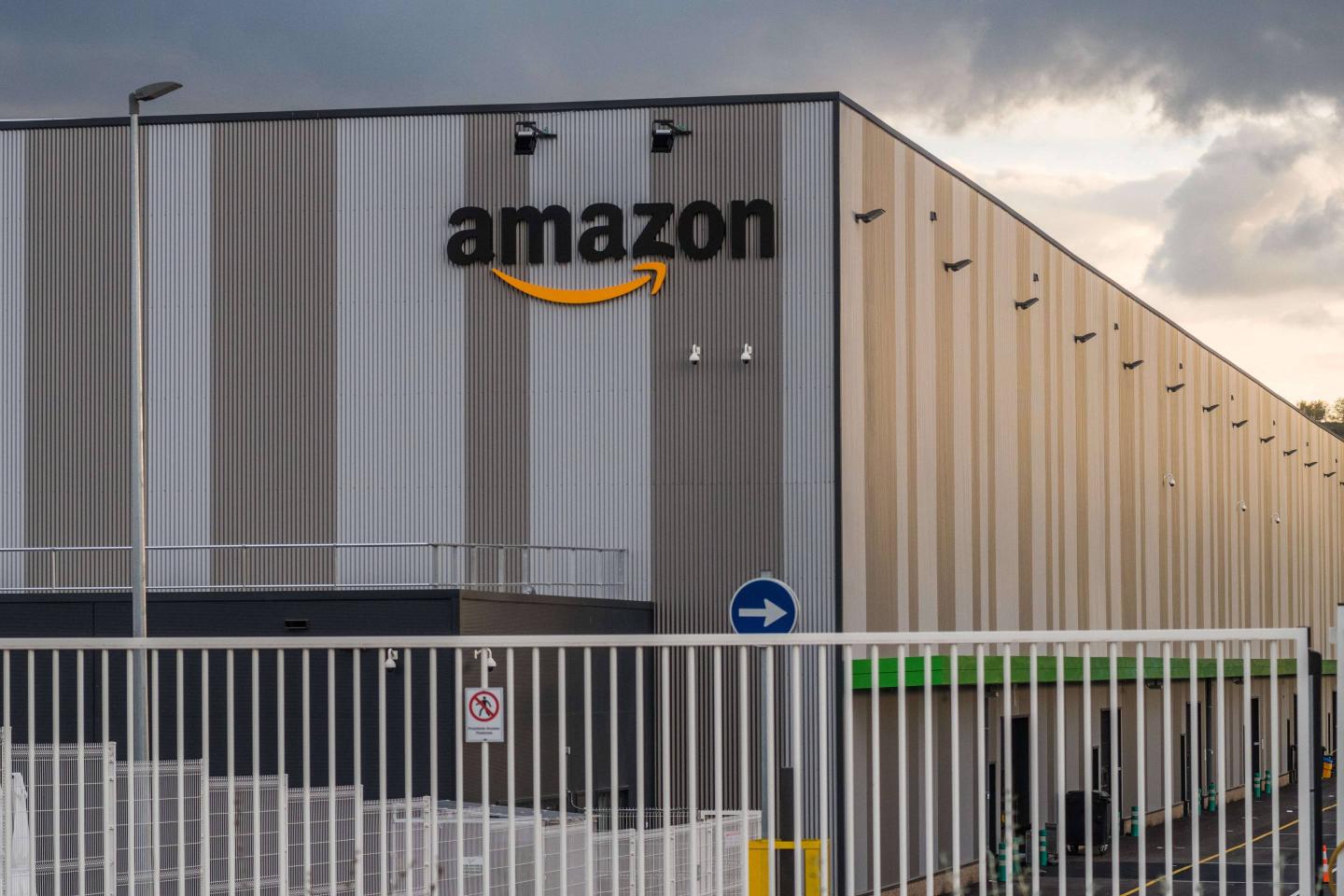 Amazon logistic centre in Vicalvaro. Unions of the Amazon