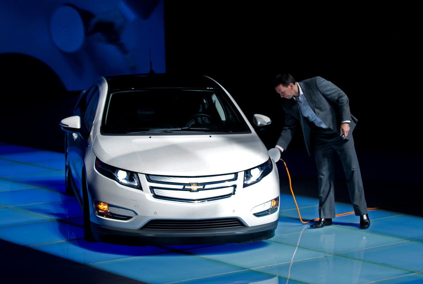 GM Delivers Two Volts To Shanghai Expo Bureau