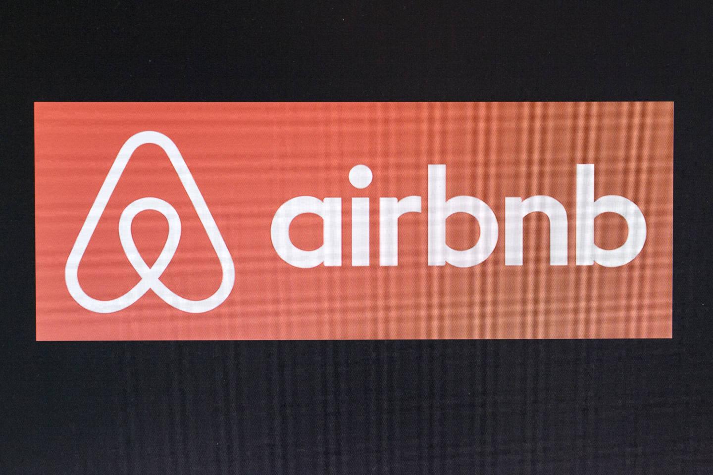 Airbnb Logo