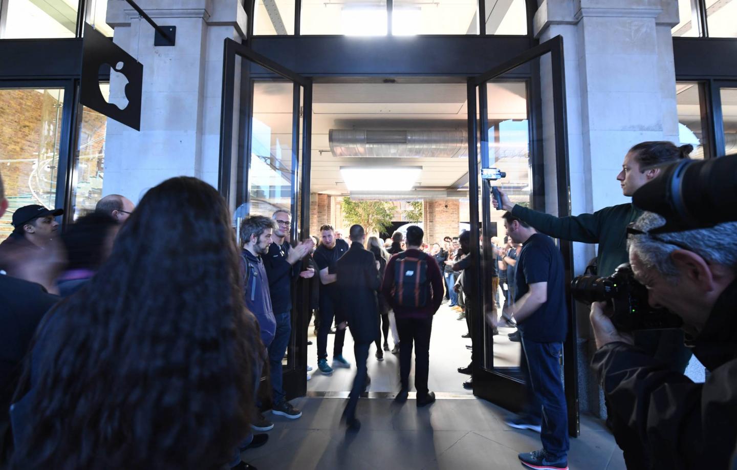 Apple Covent Garden Re-opening And iPhone XR Launch