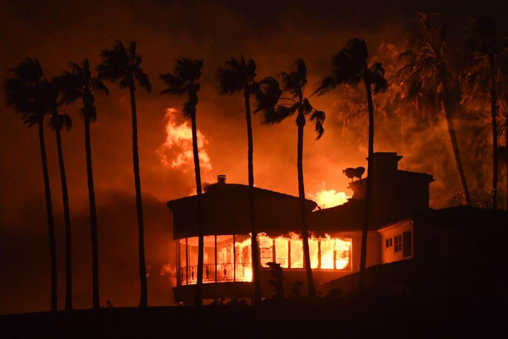 TOPSHOT-US-FIRE-WEATHER