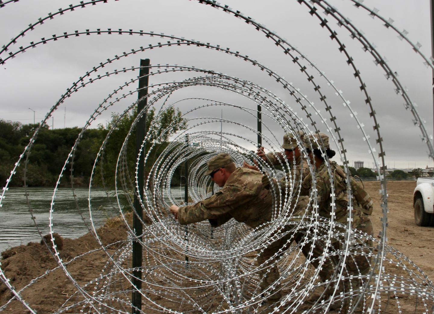 US-POLITICS-MEXICO-BORDER-IMMIGRATION-MIGRANTS