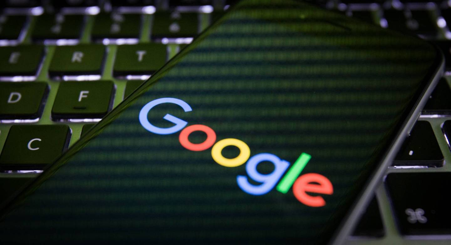 Russia wants to penalize Google for failing to remove certain links in search results.