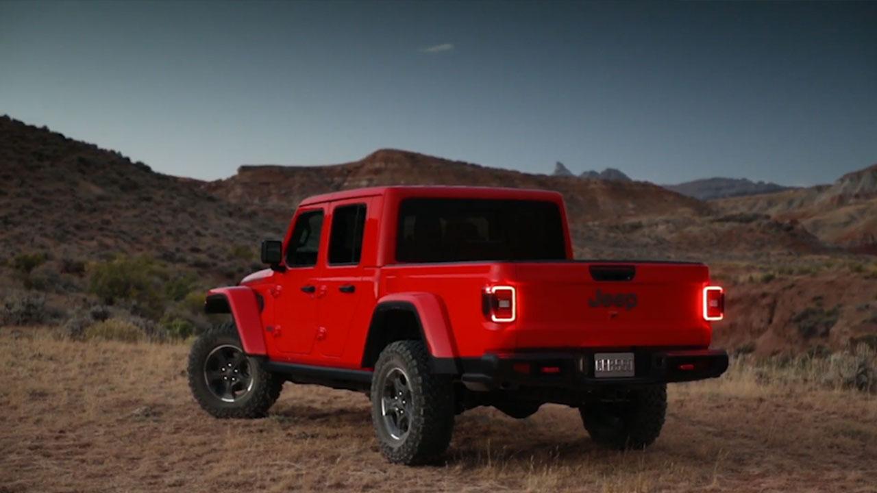 Here’s a New Look at the Jeep Gladiator, the 2020 Jeep Wrangler Pickup Truck