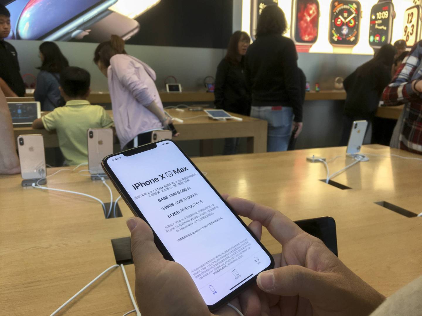 In Apple store located at Sanlitun, Chinese customers showed
