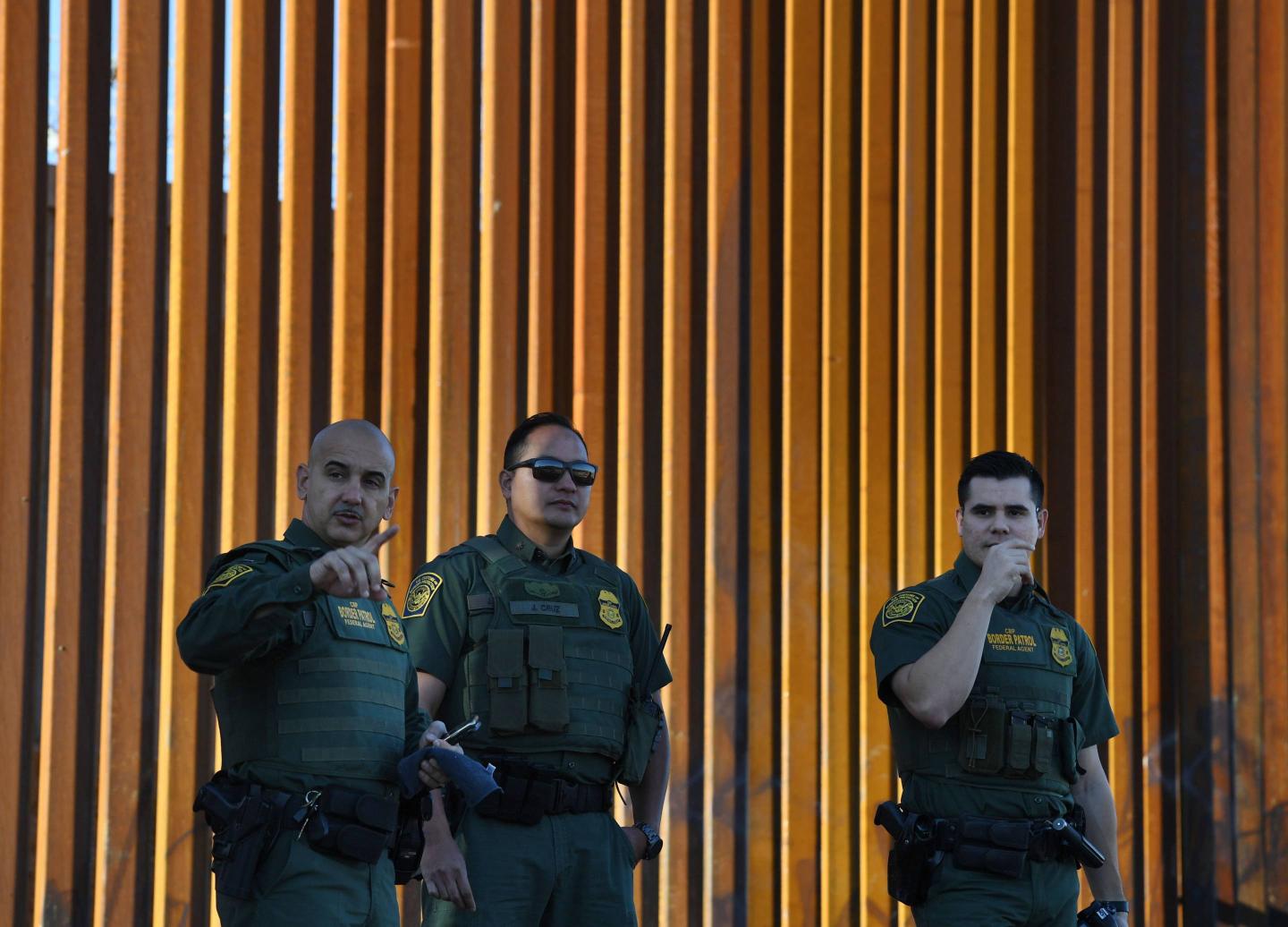 US-POLITICS-WALL-MIGRANTS-immigration-illegal-immigrants