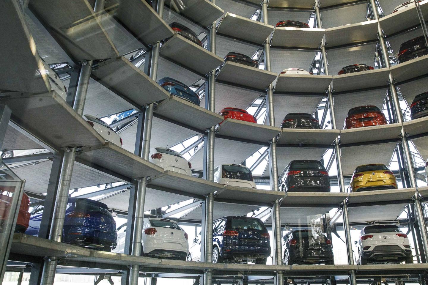 Volkswagen Warns Of Difficult 2019