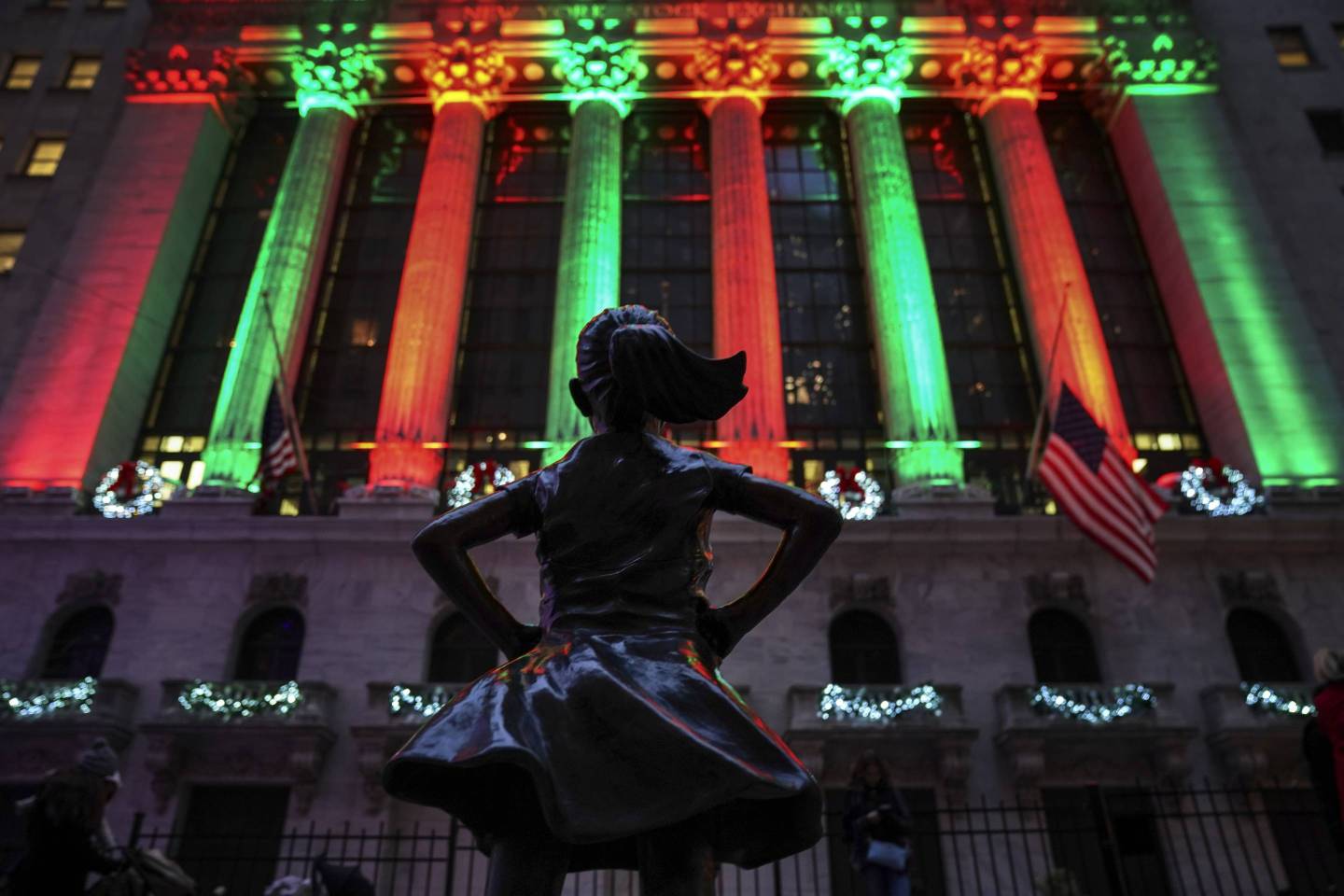 A Turbulent U.S. Stock Market Sends Stocks Down Sharply To Start The Trading Week