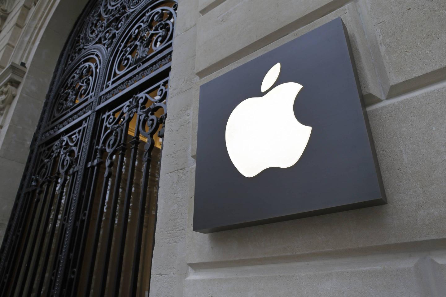 New Apple Store Opens At The Champs Elysee In Paris