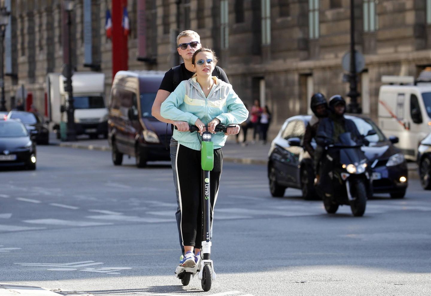 Electric Scooters In Paris : Illustration