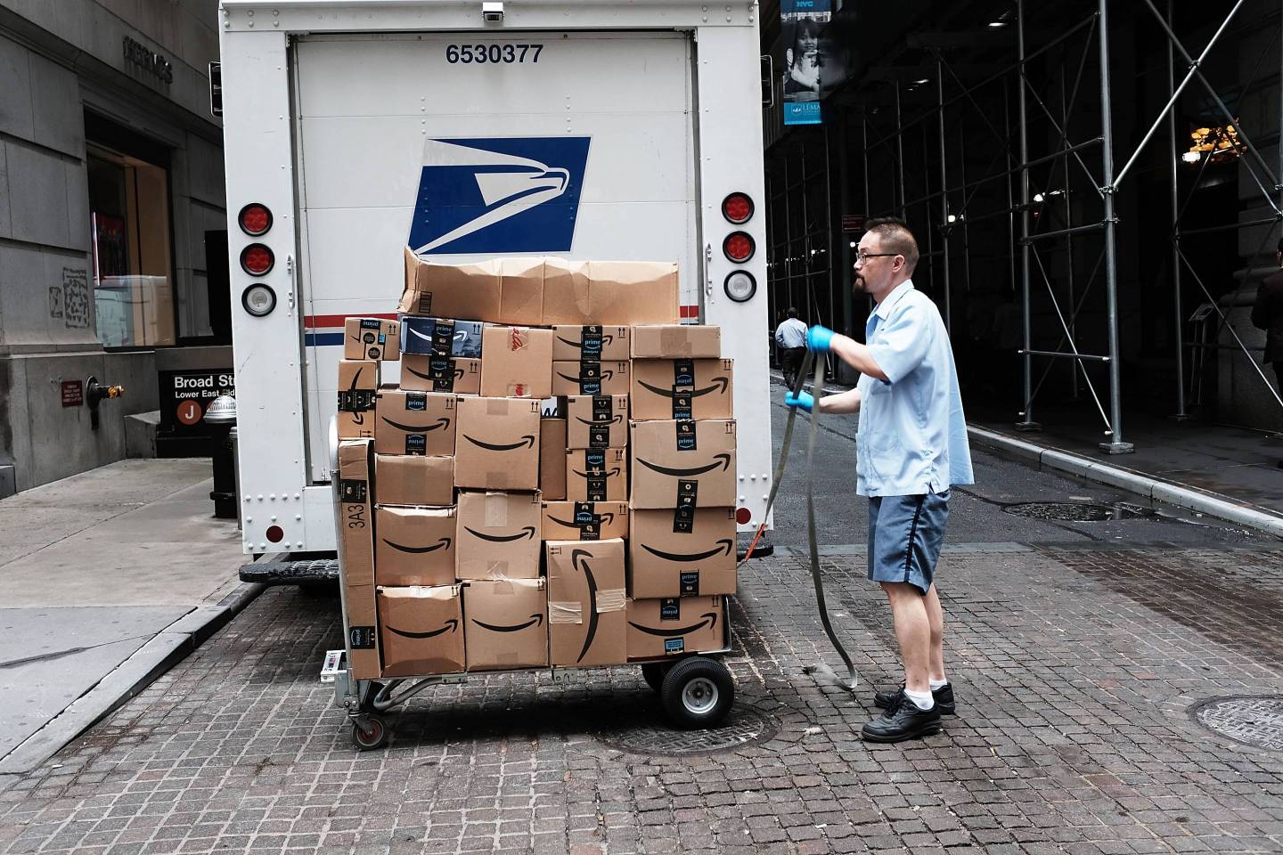 Stock Markets Re-Open After Dow Takes A Deep Dive