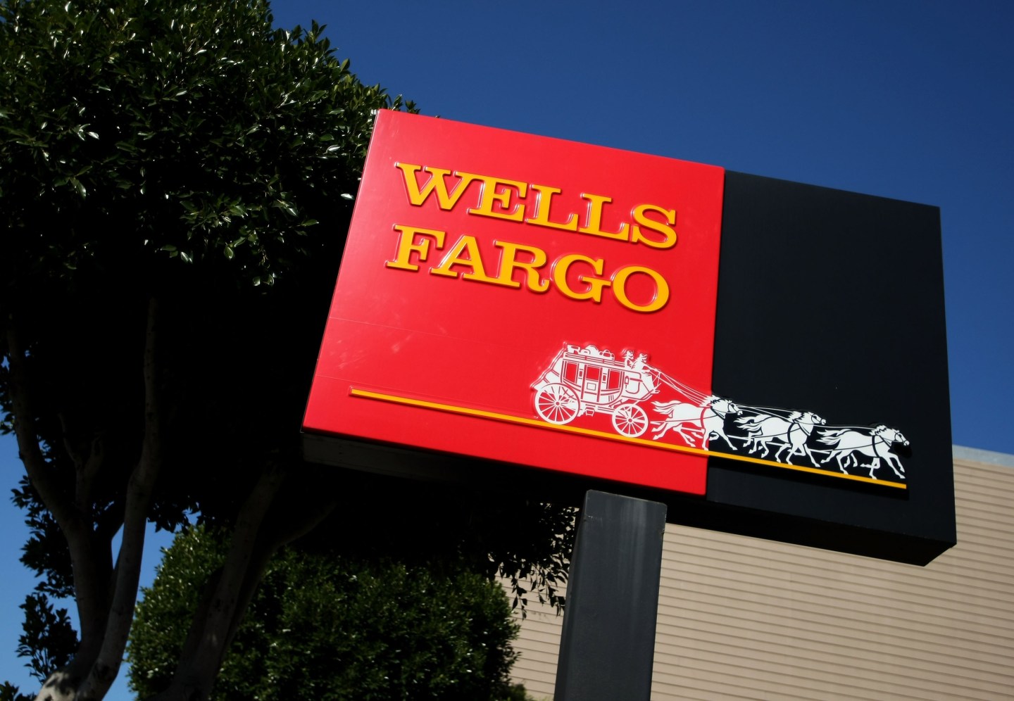 Wells Fargo Reports 11 Percent Drop In Quarterly Earnings