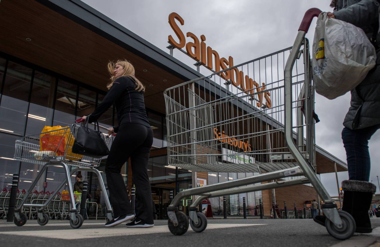Sainsbury And Asda In Merger Talks